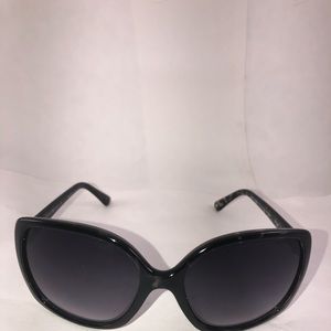 Tommy Hilfiger’s sunglasses 0037431